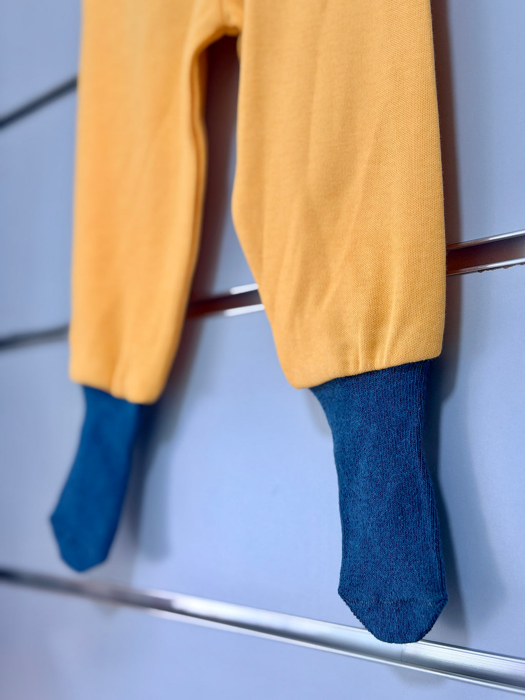Broekje met Voetjes – Olifant Geel/Blauw