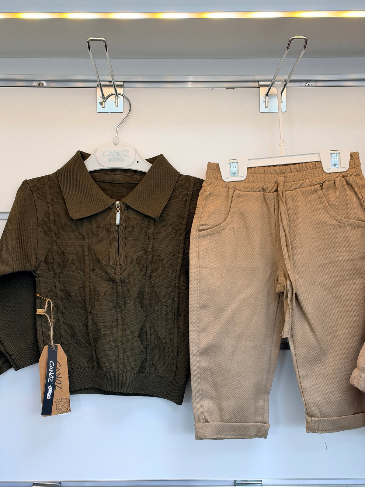 Jongens 2-Delige Set – Gebreide Sweater & Chino Broek | Groen & Beige