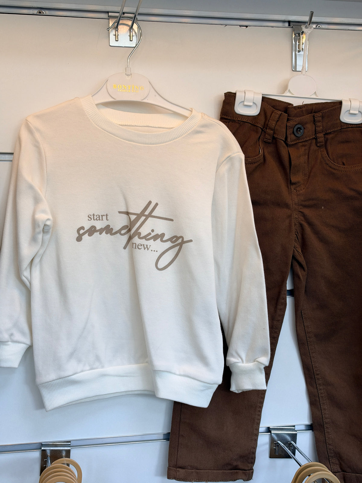 Jongens 3-Delige Set met Longsleeve, Gebreid Vest & Broek – Beige/Bruin