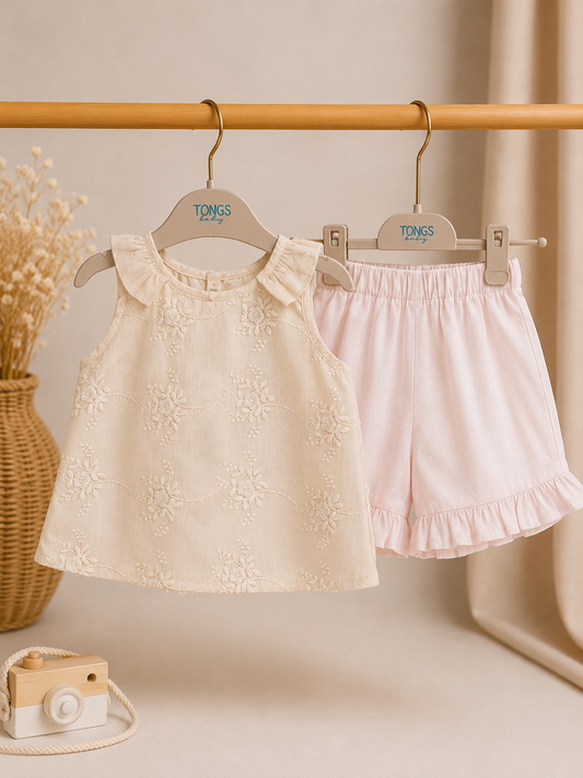 Beige Geborduurde Top met Roze Ruffle Short | Meisjes Zomerset